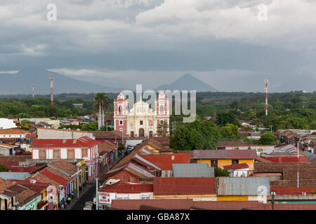 Ansicht von Leon vom Dach des Doms, Nicaragua Stockfoto