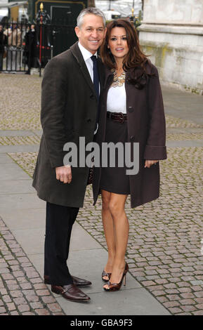 Gary Lineker und Danielle Bux kommen bei den Women's Own Children of Courage Awards 2008 in der Westminster Abbey im Zentrum von London an. Stockfoto