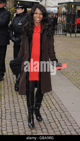 Sinitta nimmt an den Women's Own Children of Courage Awards 2008 in Westminster Abbey, London, Teil. Stockfoto