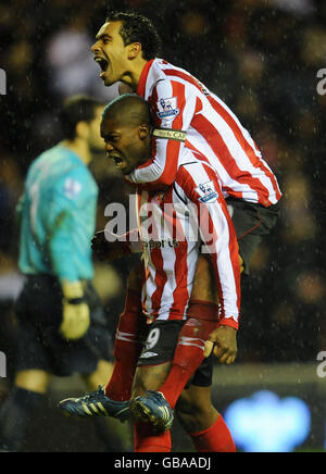 Der Djibril Cisse von Sunderland feiert sein Tor während des Spiels der Barclays Premier League im Stadion of Light in Sunderland. Stockfoto