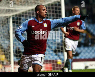 Fußball - Barclays Premier League - Aston Villa gegen Bolton Wanderers - Villa Park. Gabriel Agbonlahor von Aston Villa feiert sein drittes Tor während des Spiels der Barclays Premier League in Villa Park, Birmingham. Stockfoto