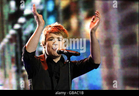 Eoghan Quigg tritt während des Cheerios Childline Concert im O2 in Dublin auf. Stockfoto