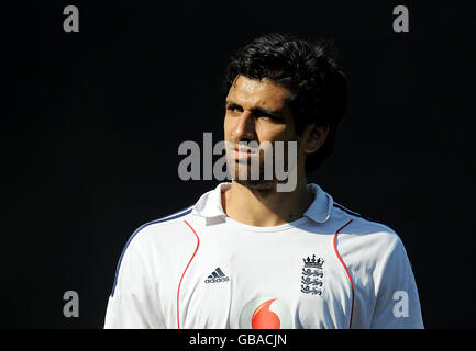 Cricket - England Nets Session - Punjab Cricket Association Stadium - Mohali - Indien. Der englische Amjad Khan während einer Nets-Sitzung im Punjab Cricket Association Stadium, Mohali, Indien. Stockfoto