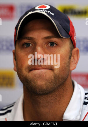 Cricket - England Nets Session - Punjab Cricket Association Stadium - Mohali - Indien. Der englische Matt Prior spricht während einer Pressekonferenz im Punjab Cricket Association Stadium, Mohali, Indien. Stockfoto