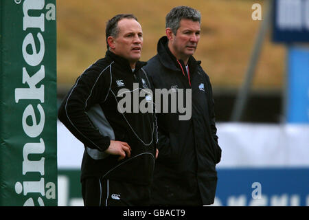 Rugby Union - Heineken Cup - Pool 5 - Glasgow Warriors V Bath Rugby - Firlhill. Sean Lineen (rechts), Cheftrainer der Glasgow Warriors, und Gary Mercer, stellvertretender Trainer. Stockfoto