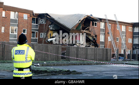 Die Überreste von drei Wohnungen in Worsley Mesnes, Wigan. Lancashire nach einer Gasexplosion gestern Abend. Stockfoto