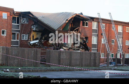 Wohnungen durch Gasexplosion zerstört. Die Überreste von drei Wohnungen in Worsley Mesnes, Wigan. Lancashire nach einer Gasexplosion gestern Abend. Stockfoto