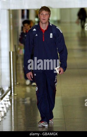 Liam Plunkett aus England kommt im Terminal 3 am Londoner Flughafen Heathrow an. Stockfoto
