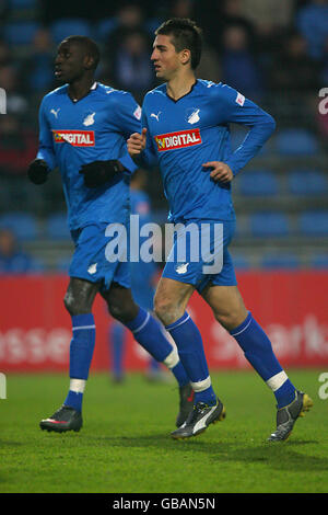 TSG 1899 Hoffenheims Vedad Ibisevic (r) und Demba Ba Stockfoto