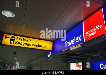 Allgemeine Bilder eines Travelex am Flughafen Heathrow. Stockfoto