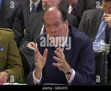 Verteidigungsminister Quentin Davies spricht vor dem Verteidigungsausschuss des Unterhauses im Londoner Unterhaus. Stockfoto