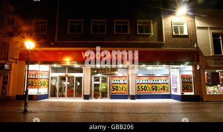 Eine allgemeine Sicht auf Woolworths in Ashford, Kent, vor der Eröffnung, da das Unternehmen Schwierigkeiten hat, einen Käufer für seine Filialkette zu finden. Stockfoto