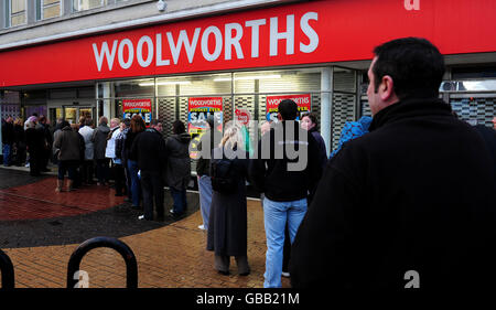 Woolworths Schließung Verkauf starten Stockfoto