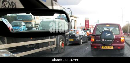 Verkehrsstaus auf Deansgate, Manchester. Die Wähler haben heute ihre letzte Chance, in einem Referendum über die Einführung einer Staugebühr im Großraum Manchester abzustimmen. Stockfoto