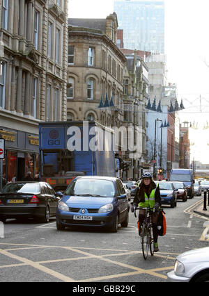 Verkehrsstaus auf Deansgate, Manchester. Die Wähler haben heute ihre letzte Chance, in einem Referendum über die Einführung einer Staugebühr im Großraum Manchester abzustimmen. Stockfoto