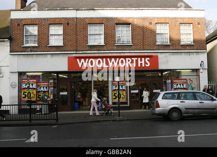 Allgemeine Ansicht eines Woolworths-Geschäfts in Billericay, Essex, da das Unternehmen kämpft, um einen Käufer für seine Kette von Geschäften zu finden. Stockfoto