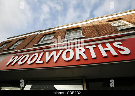 Allgemeine Ansicht eines Woolworths-Geschäfts in Billericay, Essex, da das Unternehmen kämpft, um einen Käufer für seine Kette von Geschäften zu finden. Stockfoto