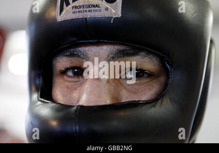 Boxen-Darren Sutherland Media Work Out - Real Fight Club Stockfoto