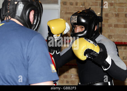 Boxen-Darren Sutherland Media Work Out - Real Fight Club Stockfoto