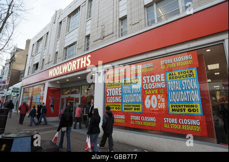 Woolworths schließt. Woolworths Store in Wellingborough kurz vor Schließung. Woolworths, 42-46 Abington Street, Northampton. Northamptonshire. NN1 2AZ Stockfoto