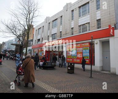 Woolworths Laden in Wellingborough kurz vor Schließung. Woolworths, 42-46 Abington Street, Northampton. Northamptonshire. NNN1 2AZ Stockfoto