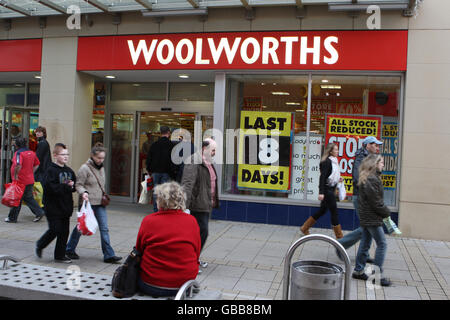 Ein allgemeiner Blick auf den Woolworths Store in Kings Lynn. Vancouver Quarter Shopping Centre 30-36 New Conduit Street, King's Lynn, PE30 1DL. Stockfoto