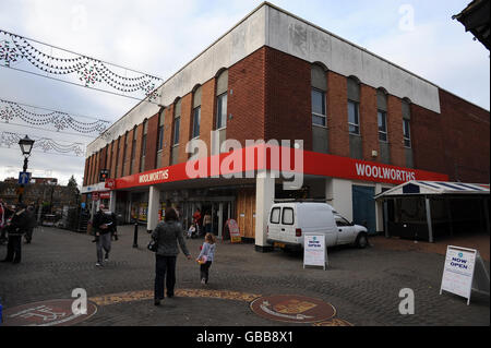 Woolworths Laden in Wellingborough kurz vor Schließung. Woolworths, 10 Market Street, Wellingborough. Northamptonshire. NN8 1AW Stockfoto