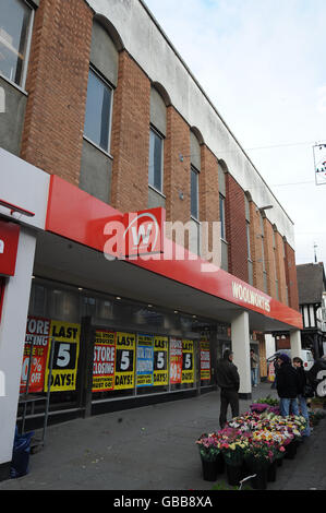 Woolworths Laden in Wellingborough kurz vor Schließung. Woolworths, 10 Market Street, Wellingborough. Northamptonshire. NN8 1AW Stockfoto