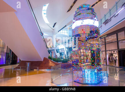 Tatsuo Miyajima HOTO Skulptur in die Kristalle Mall in Las Vegas anzeigen Stockfoto