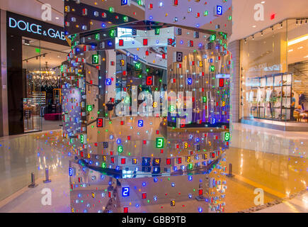 Tatsuo Miyajima HOTO Skulptur in die Kristalle Mall in Las Vegas anzeigen Stockfoto