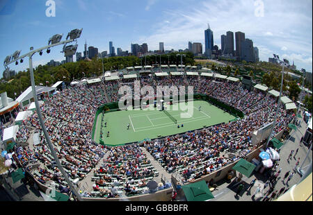 Tennis - Australian Open 2004 - Zweite Runde. Eine allgemeine Sicht auf die Margaret Court Arena, als der britische Tim Henman die tschechische Radek Stepanek spielt Stockfoto