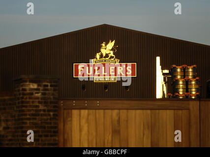 Fuller's Griffin Brewery. Gesamtansicht der Fuller's Griffin Brewery in Chiswick, London. Stockfoto