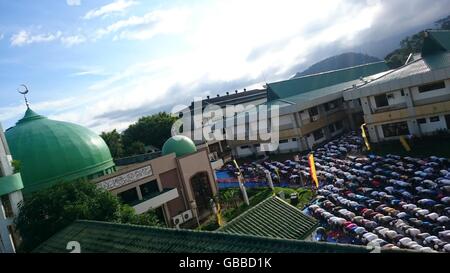 Marawi City, Philippinen. 6. Juli 2016. Tausende von Muslimen in Marawi City besucht Eid'l Fitr Morgengebet auf dem Gelände der provinziellen Kapitol von Lanao del Sur. Der Provinz Lanao del Sur besteht aus 92 % der muslimischen Bevölkerung Maranao. Bildnachweis: Sherbien Dacalanio / pazifische Presse/Alamy Live News Stockfoto