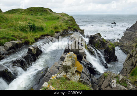 Wasserfall bei Welcombe Mund, Hartland Halbinsel North Devon Coast Stockfoto