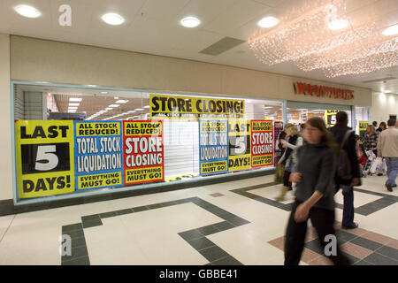 Woolworths Geschäft in Nottingham Victoria Centre kurz vor Schließung. Woolworths, 97-99 Victoria Centre, Stadtzentrum, Nottingham. NG1 3PA Stockfoto