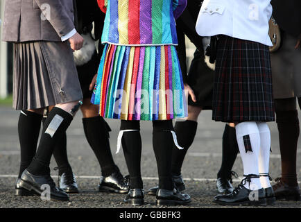 Joseph und der Amazing Technicolor Dreamcoat-Star Craig Chalmers tragen einen speziell in Auftrag gegebenen technischen Kilt zusammen mit dem Rest der Besetzung, um zu feiern, dass sie zum neuen Jahr in Schottland sind, während sie in der Show auftreten. Stockfoto