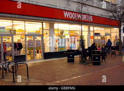 Woolworths-Verschlüsse. Allgemeine Ansicht des Woolworths Store in Rugby Days vor seiner endgültigen Schließung Stockfoto