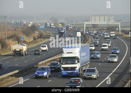 Verkehr auf der Autobahn M5 in der Nähe von Bristol nördlich Der Almondsbury Interchange Stockfoto