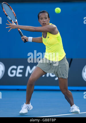 Die britische Anne Keothavong im Kampf gegen die russische Anna Chakvetadze während der Australian Open 2009 im Melbourne Park, Melbourne, Australien. Stockfoto