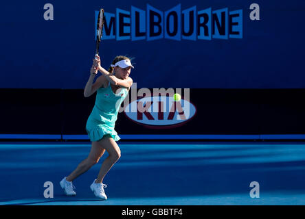 Die russische Anna Chakvetadze ist während der Australian Open 2009 im Melbourne Park, Melbourne, Australien, gegen die britische Anne Keothavong aktiv. Stockfoto