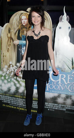 Dakota Blue Richards kommt bei der britischen Filmpremiere von The Secret of Moonacre im Vue Leicester Square in London an. Stockfoto