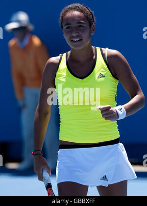 Die britische Heather Watson im Kampf gegen die australische Harriet Sheahan bei den Junioren-Singles während der Australian Open 2009 im Melbourne Park, Melbourne, Australien. Stockfoto