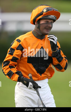 Pferderennen - Southwell Racecourse. Liam Jones, Jockey Stockfoto