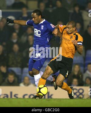 Fußball - FA Cup - Dritte Runde Replay - Birmingham City / Wolverhampton Wanderers - St. Andrews' Stadium. Cameron Jerome (l) von Birmingham City und Karl Henry von Wolverhampton Wanderers kämpfen um den Ball Stockfoto