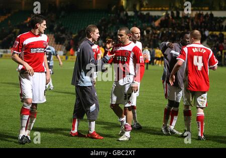 Fußball - FA Cup - Dritte Runde Replay - Norwich City / Charlton Athletic - Carrow Road. Charlton Athletic-Spieler feiern den Sieg nach dem letzten Pfiff. Stockfoto