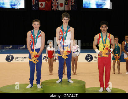 Der britische Max Whitlock gewinnt Gold, Sam Oldham Silber mit Zhanteng Liu aus China Bronze beim Finale der Kunstturnen während des Australian Youth Olympic Festival 2009 im Sydney Olympic Park, Sydney, Australien. Stockfoto