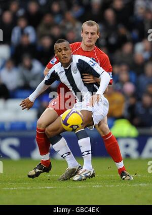 Fußball - Barclays Premier League - West Bromwich Albion gegen Middlesbrough - The Hawthorns. David Wheater von Middlesbrough und Jay Simpson von West Bromwich Albion kämpfen um den Ball Stockfoto