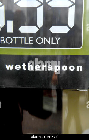 JD Wetherspoon. Gesamtansicht eines JD Wetherspoon Pubs im Zentrum von London. Stockfoto