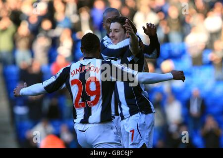 Fußball - FA Cup - vierte Runde - West Bromwich Albion / Burnley- The Hawthorns. Robert Koren von West Bromwich Albion feiert mit seinem Teamkollegen Jay Simpson das erste Tor des Spiels (l) Stockfoto