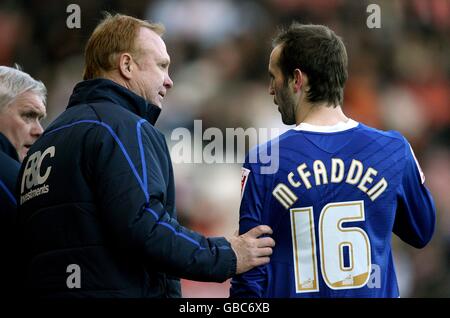 Fußball - Coca-Cola Football League Championship - Blackpool / Birmingham City - Bloomfield Road. James McFadden von Birmingham City und Alex McLeish (links) Stockfoto